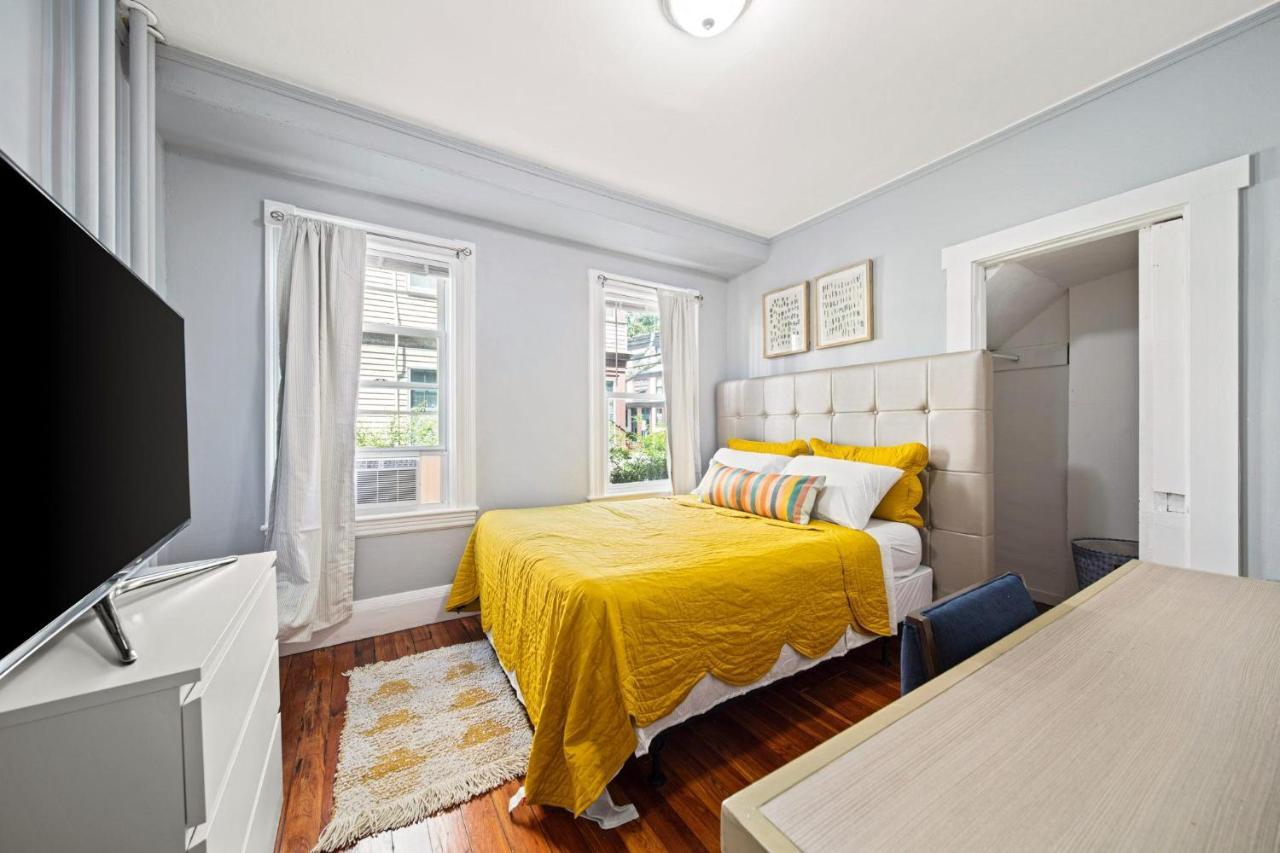 Cozy Up In 5Br Apt Near Charming Oak Square Бостон Екстер'єр фото
