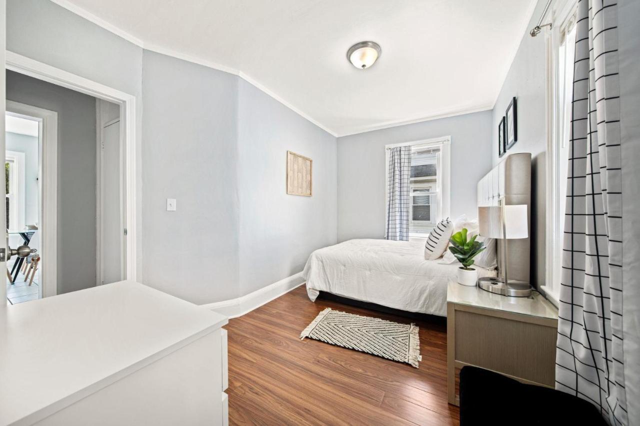 Cozy Up In 5Br Apt Near Charming Oak Square Бостон Екстер'єр фото