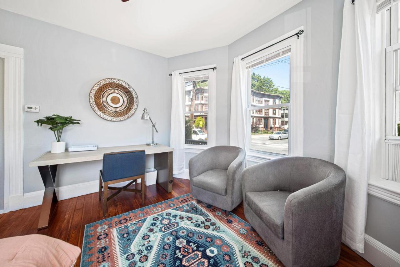 Cozy Up In 5Br Apt Near Charming Oak Square Бостон Екстер'єр фото